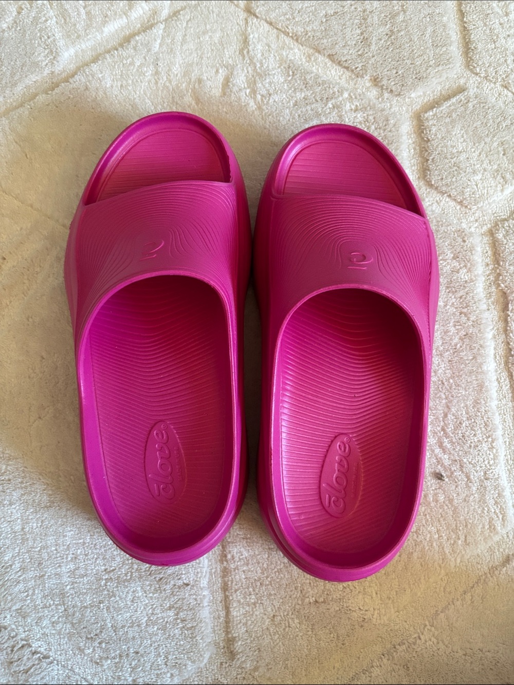 CLOVE Super-Plush Recovery Slide